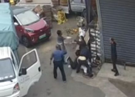 #四川宜宾父子被群殴还手遭拘#，起诉警方“互殴”认定错误要求撤销处罚