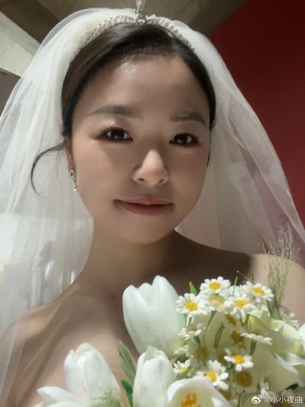 拍完婚纱照咯