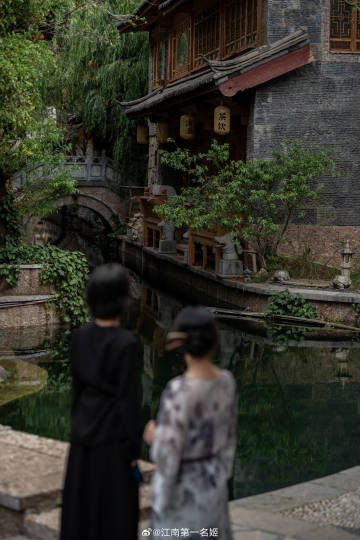 待她如翡我如苇，此后她悔我不悔