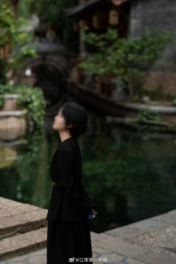待她如翡我如苇，此后她悔我不悔