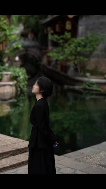 待她如翡我如苇，此后她悔我不悔