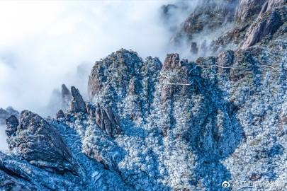 三清山奇幻雪景入云海