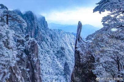 三清山奇幻雪景入云海