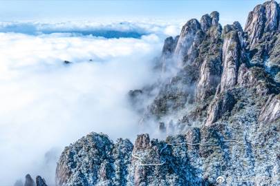 三清山奇幻雪景入云海