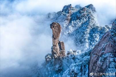 三清山奇幻雪景入云海